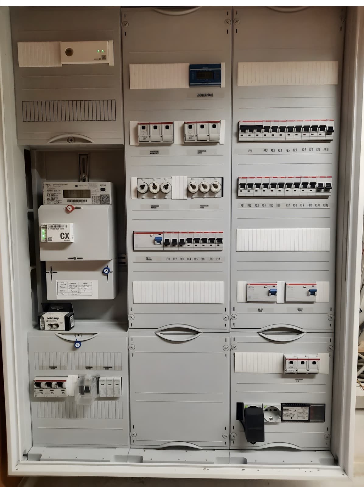 Verteiler- und Schaltschrankbau mit Mess- und Zählertechnik — Aufnahme 2